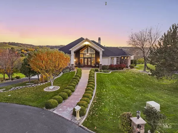 203 Clear Lake Ln, Buhl, ID 83316