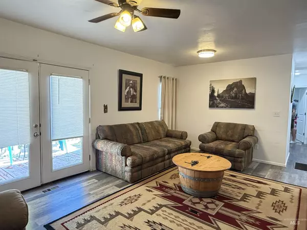 Filer, ID 83328,421 6th St