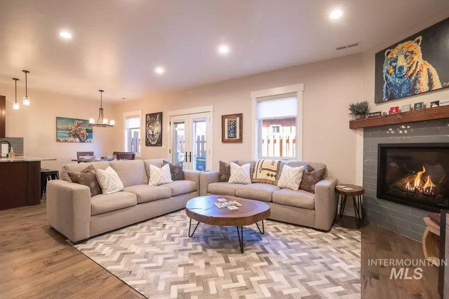 611 Blue Water Cir, Mccall, ID 83638