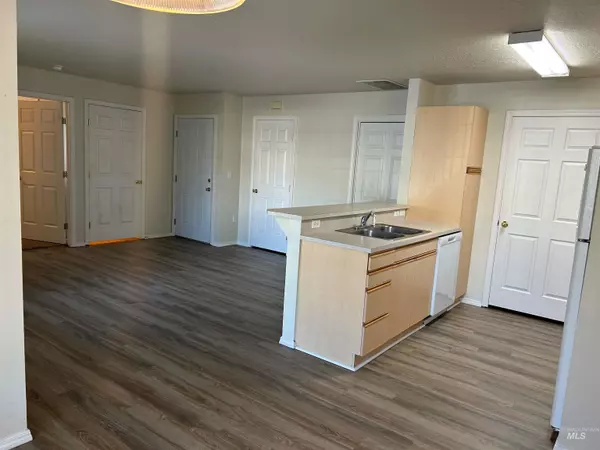 Boise, ID 83704,215 N Seafury Ln Apt 101