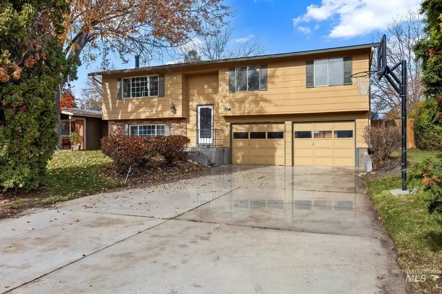 9522 W Linstock St., Boise, ID 83704