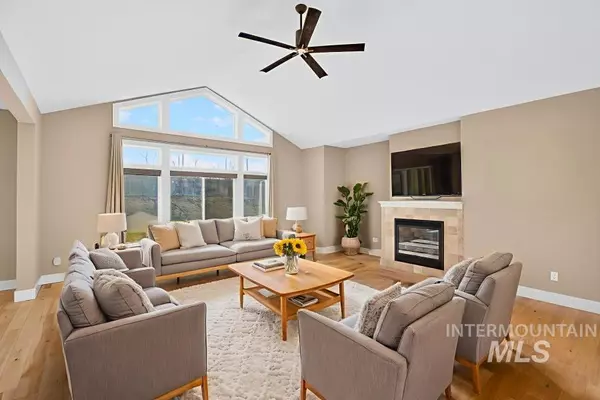 Pullman, WA 99163,815 NW Valley View Drive