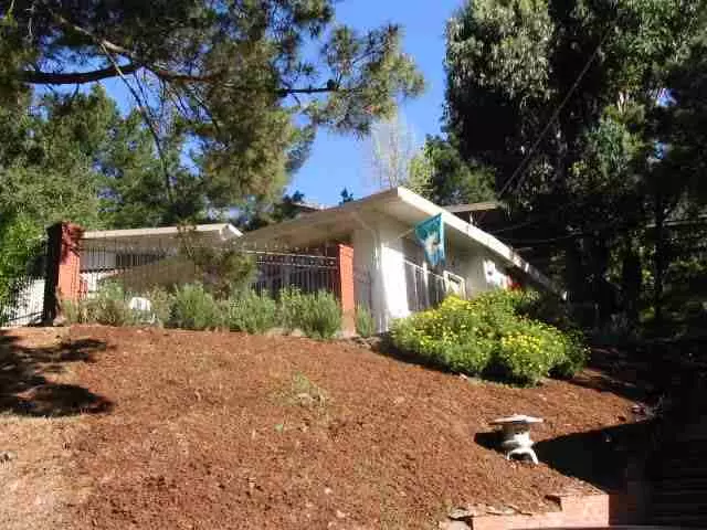 Orinda, CA 94563,11 Las Palomas