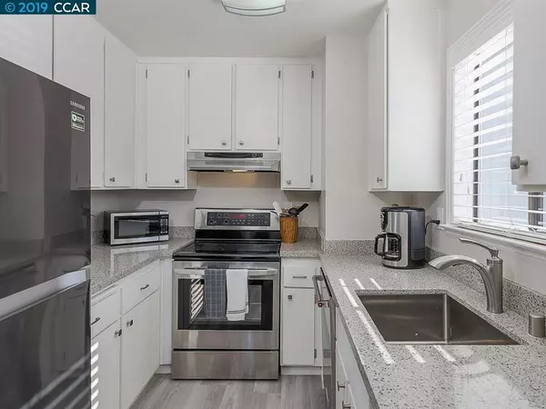 1218 Maywood Ln, Martinez, CA 94553