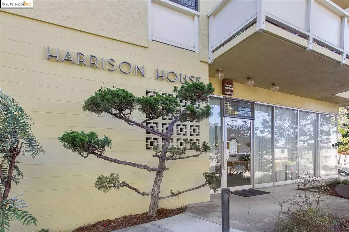 Oakland, CA 94611,3750 Harrison St #Penthouse 401