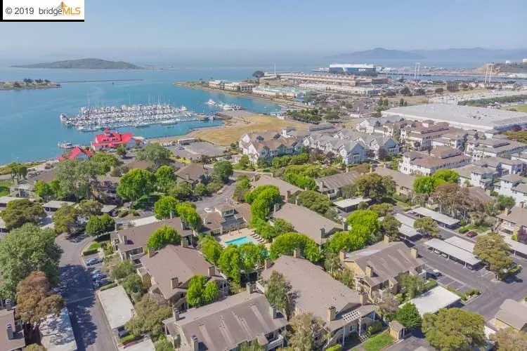 26 Schooner Ct, Richmond, CA 94804