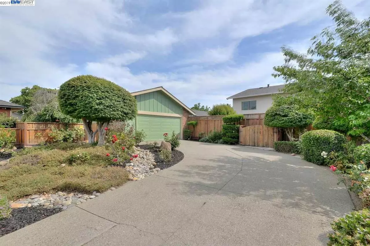 Newark, CA 94560,5164 Ipswich Ct