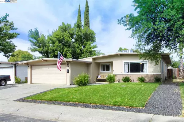 242 Cedar St, Vacaville, CA 95688