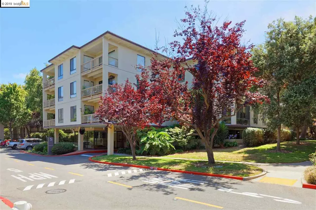 Emeryville, CA 94608,5 Commodore #B401