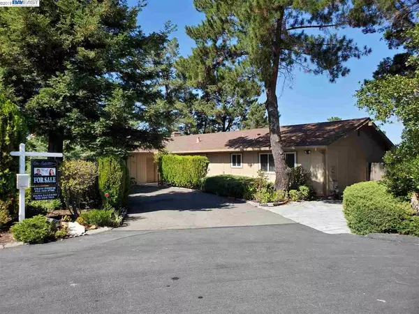 25 Via La Cumbre, Lafayette, CA 94549