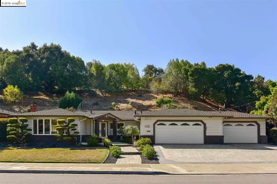 16988 Grovenor Dr, Castro Valley, CA 94546