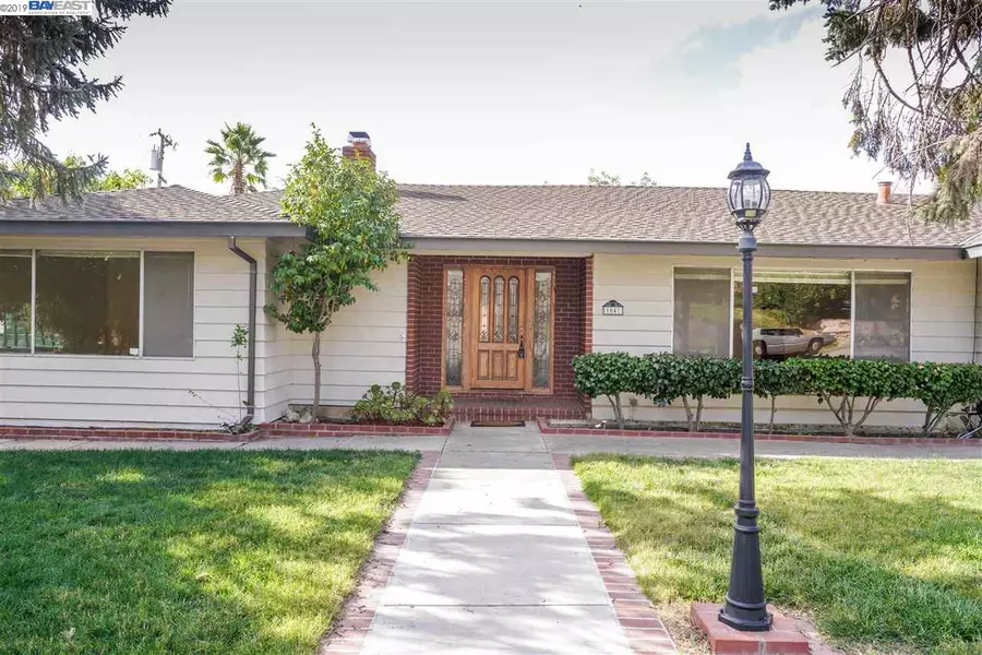 1041 Vista Oak, San Jose, CA 95132