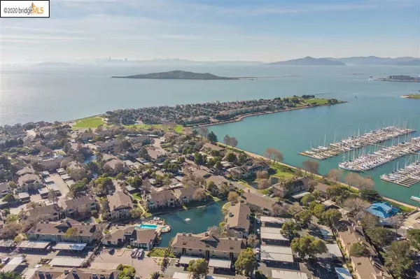 52 Lakeshore Ct, Richmond, CA 94804