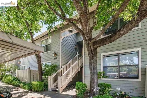 6 Lakeshore Ct, Richmond, CA 94804