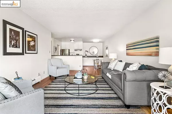 377 Palm Ave #206, Oakland, CA 94610