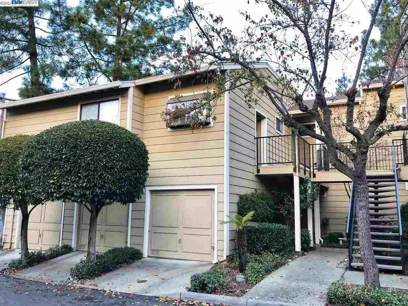 2438 Saint Helena Dr #6, Hayward, CA 94542