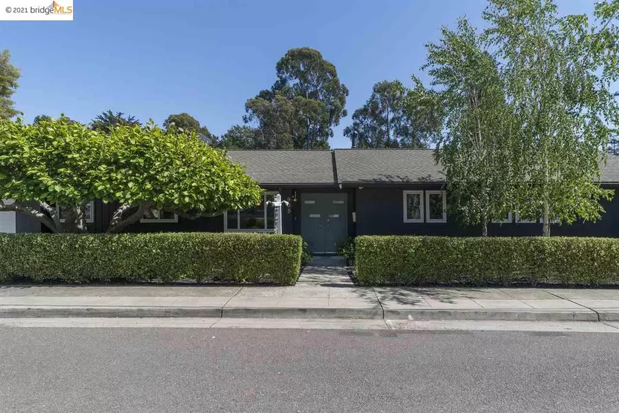 935 Underhills Rd, Oakland, CA 94610