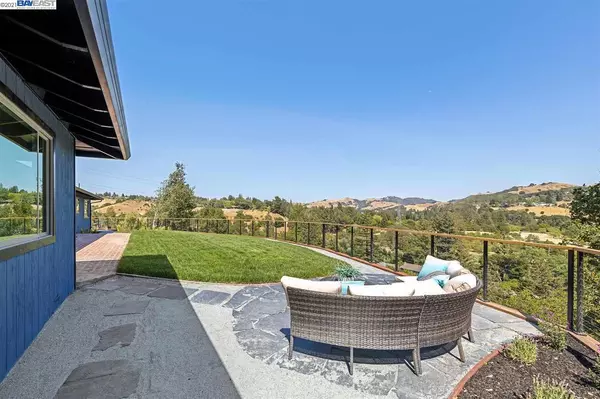 44 Cumberland Ln, Moraga, CA 94556