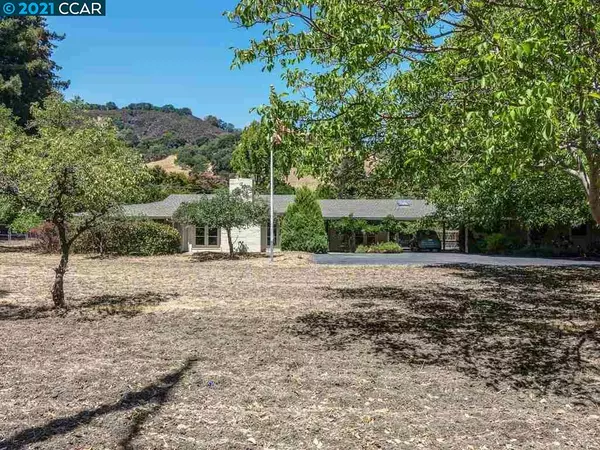 3740 Happy Valley Rd, Lafayette, CA 94549