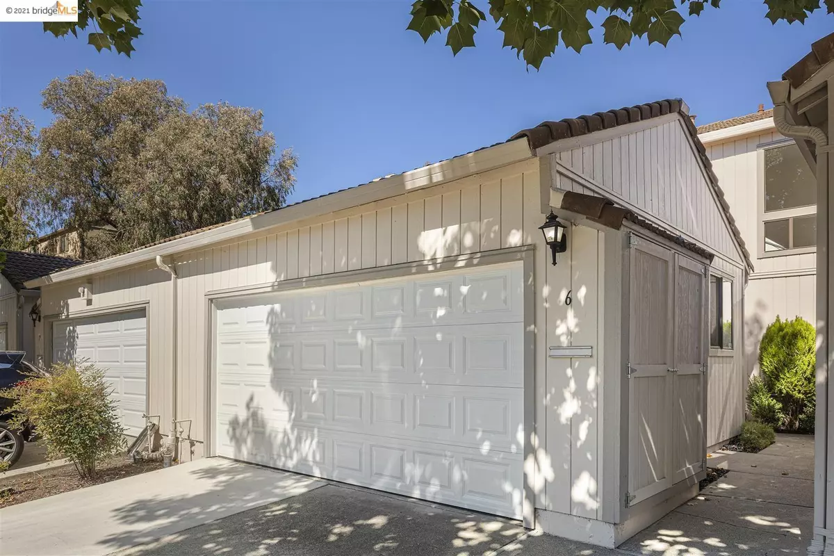 Hercules, CA 94547,6 Moraine Ct