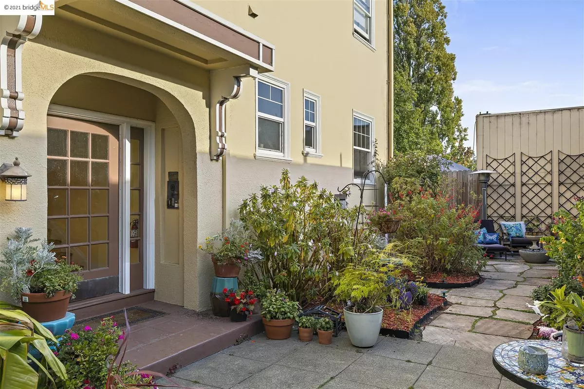 Berkeley, CA 94705,2706 Ashby Ave #2