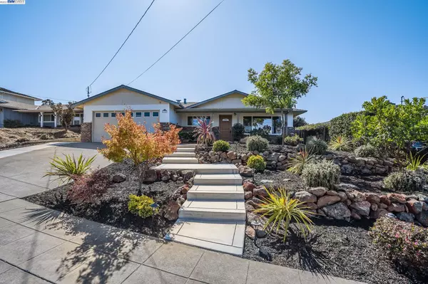 21651 Gail Dr, Castro Valley, CA 94546