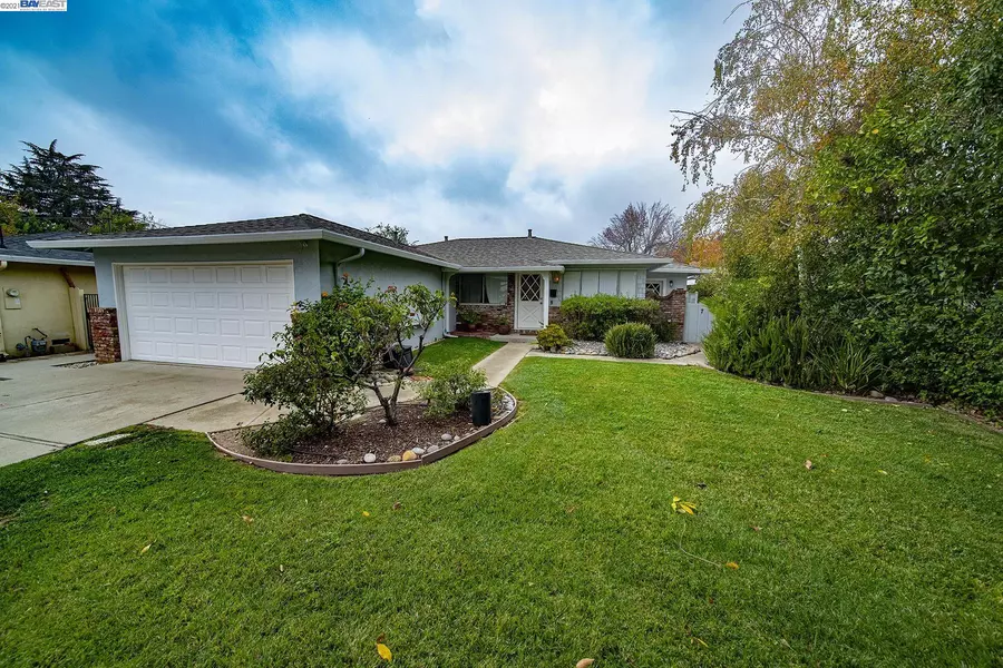 702 Moraga Dr, Livermore, CA 94550