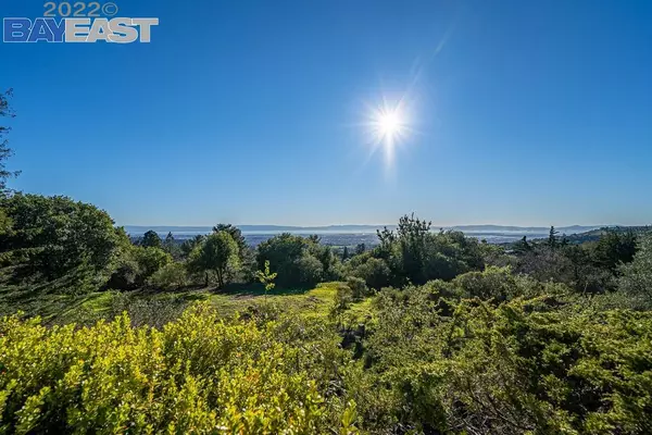 14109 Skyline Blvd, Oakland, CA 94619