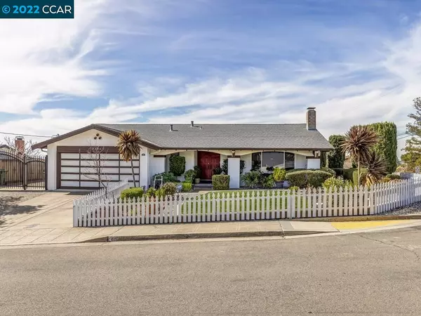 5696 Shadow Ridge Dr, Castro Valley, CA 94552