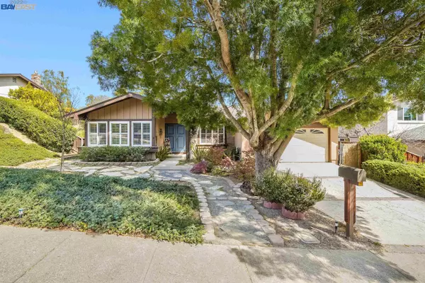 6063 Greenridge Rd, Castro Valley, CA 94552