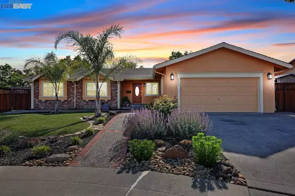 8486 Wicklow Ln, Dublin, CA 94568