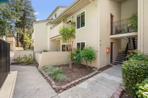 2708 Oak Rd #42, Walnut Creek, CA 94597