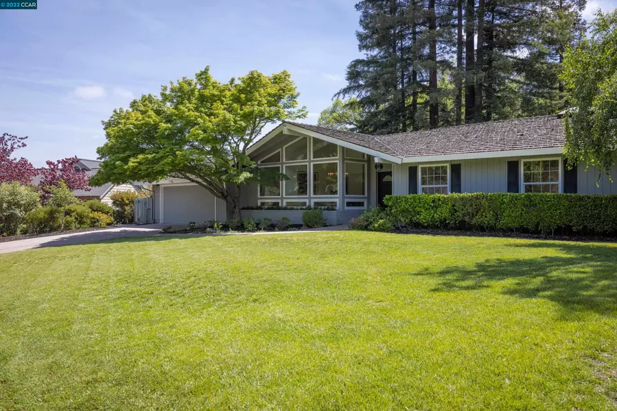 828 Crossbrook Ct., Moraga, CA 94556