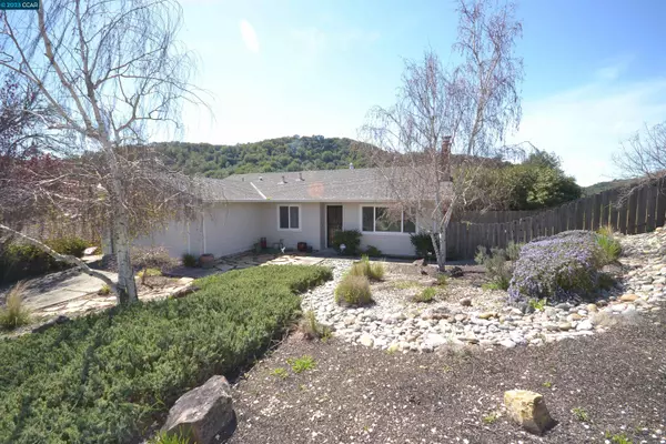 2332 Monte Vista Dr, Pinole, CA 94564