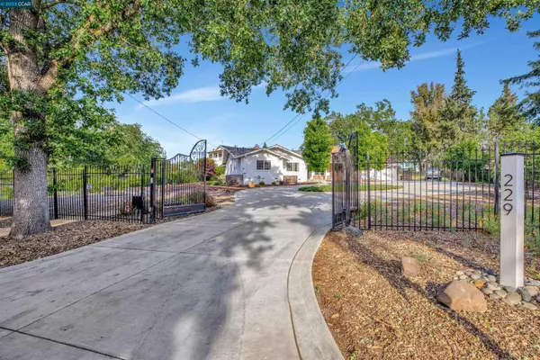 229 Smith Rd, Alamo, CA 94507