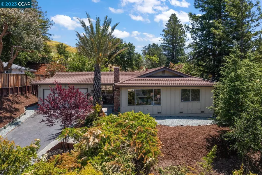 6 Canning Ct, Moraga, CA 94556