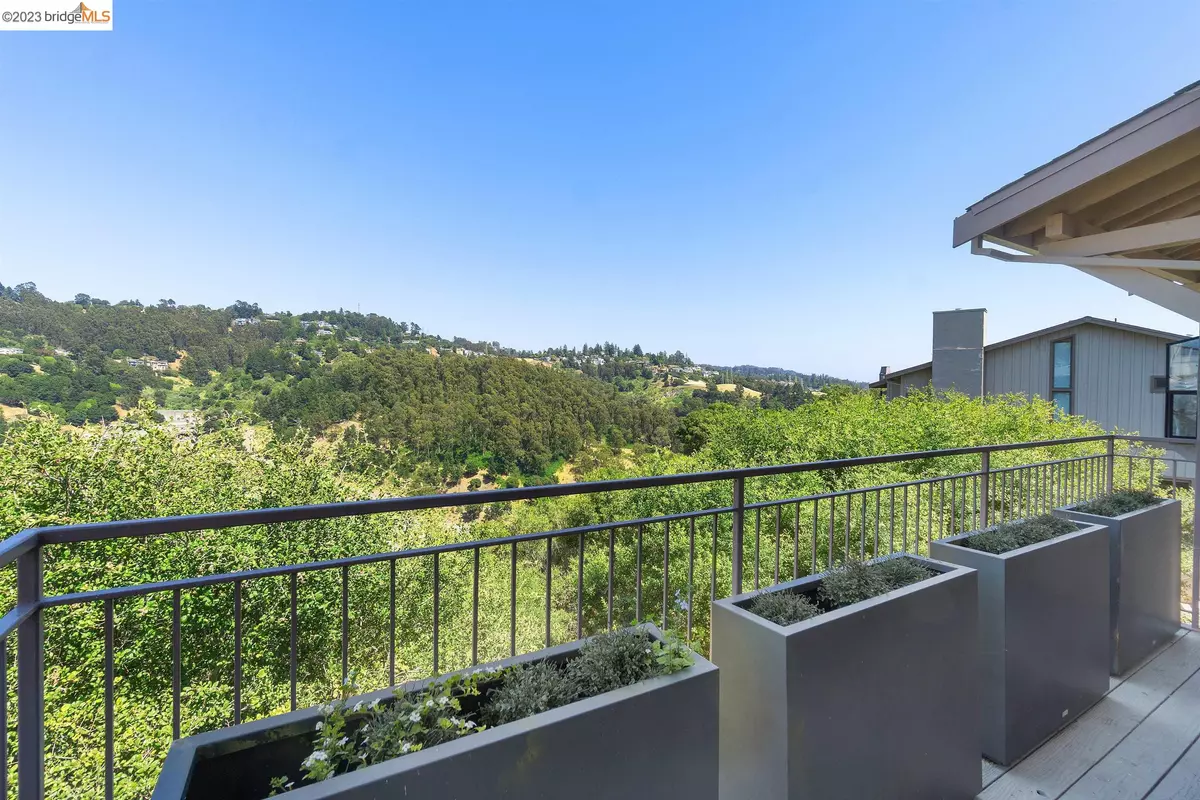 Oakland, CA 94618,407 Hiller Dr