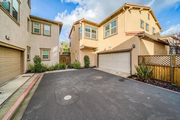 3307 Vittoria Loop, Dublin, CA 94568