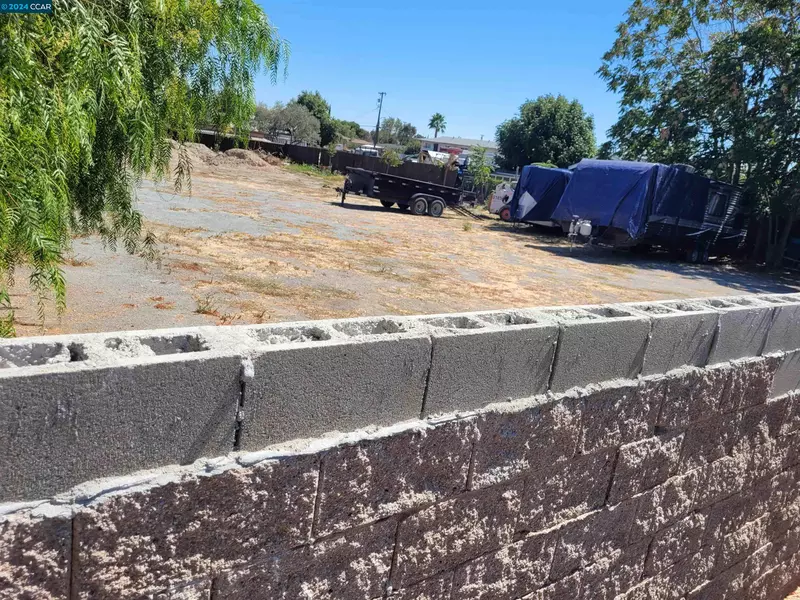 210 N Broadway, Bay Point, CA 94565