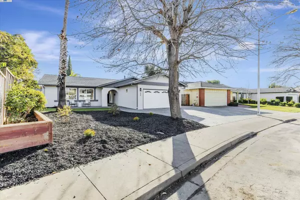 649 Hanover St, Livermore, CA 94551