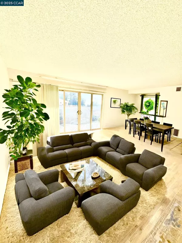 5025 Woodminster Ln #202, Oakland, CA 94602
