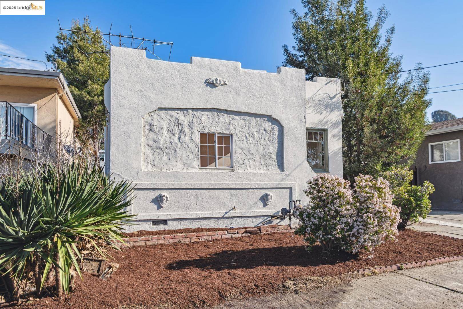 Oakland, CA 94605,6700 Laird AVE