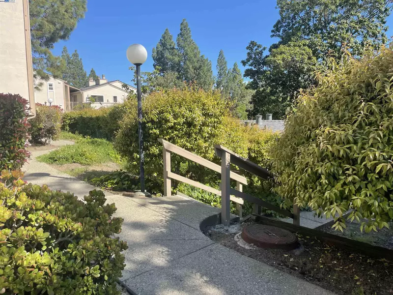 395 Camelback Rd #2, Pleasant Hill, CA 94523