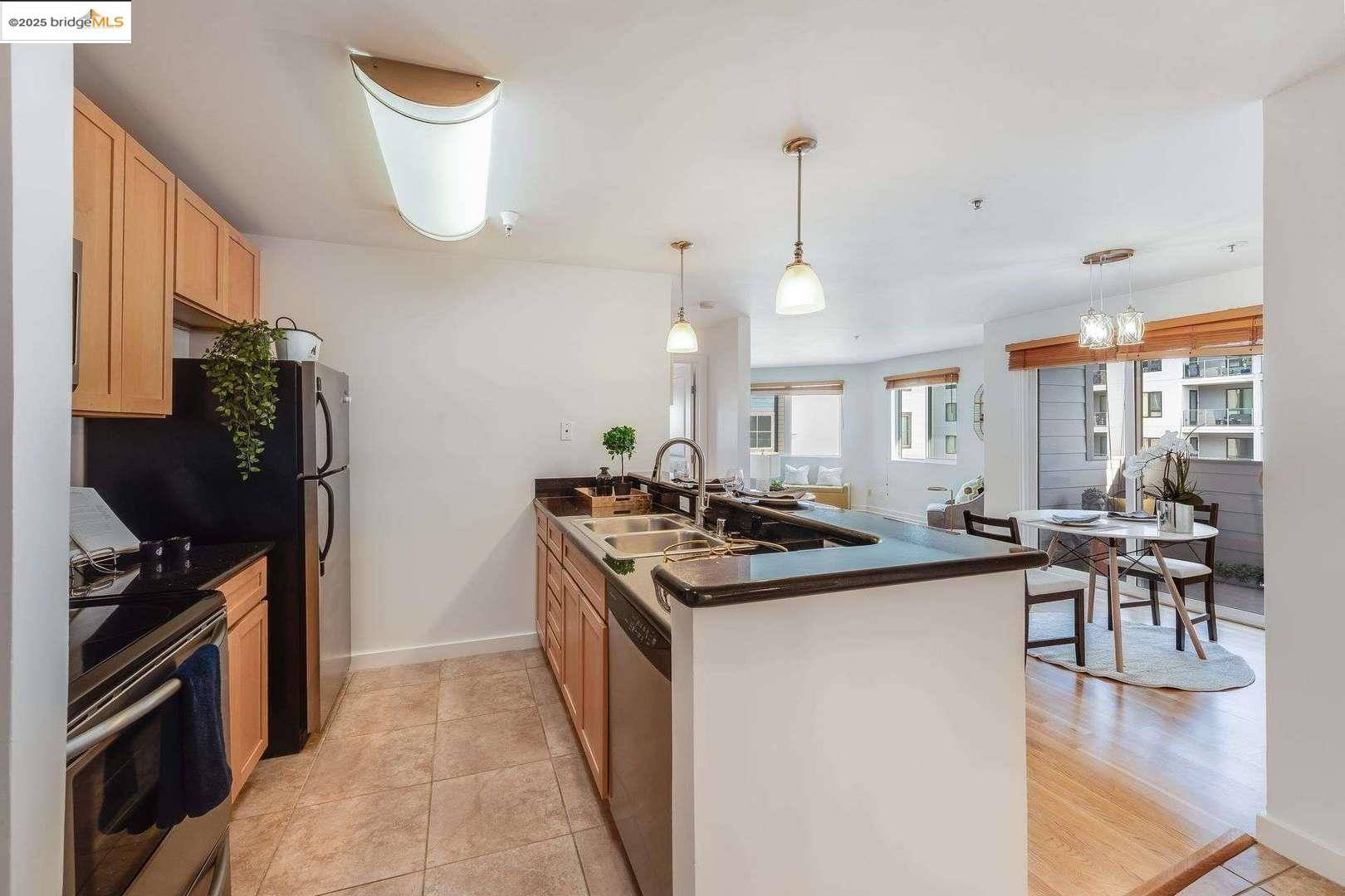 Emeryville, CA 94608,6400 Christie AVE #5210