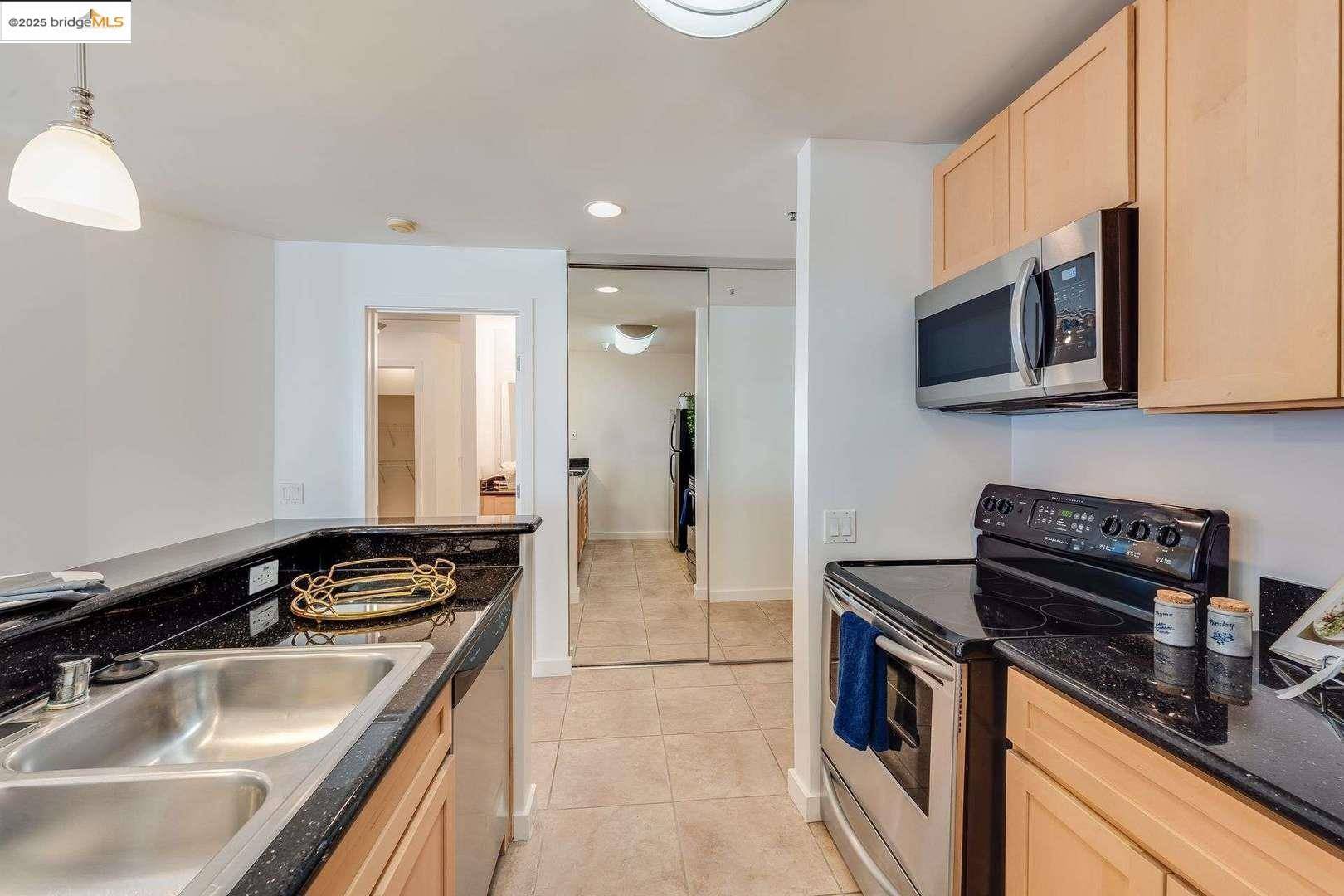 Emeryville, CA 94608,6400 Christie AVE #5210