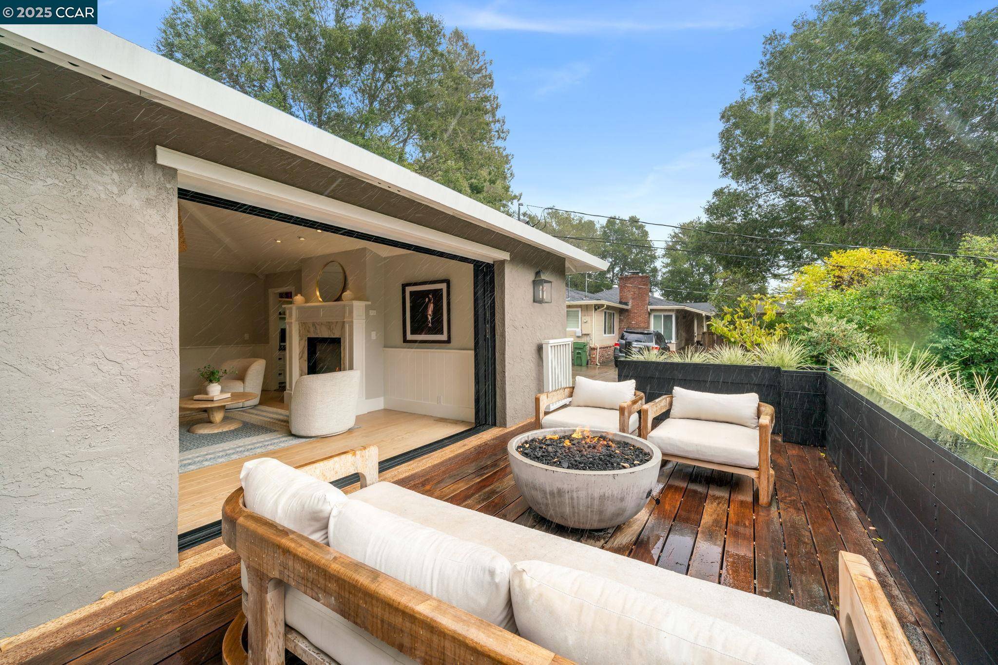 125 Sleepy Hollow Ln, Orinda, CA 94563