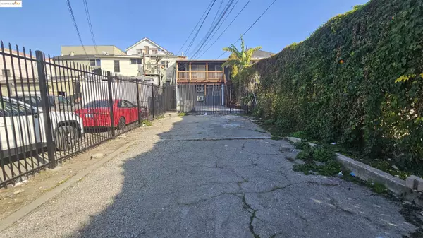 Oakland, CA 94606,1625 International Blvd