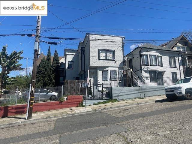 Oakland, CA 94601,2304 E 22nd ST