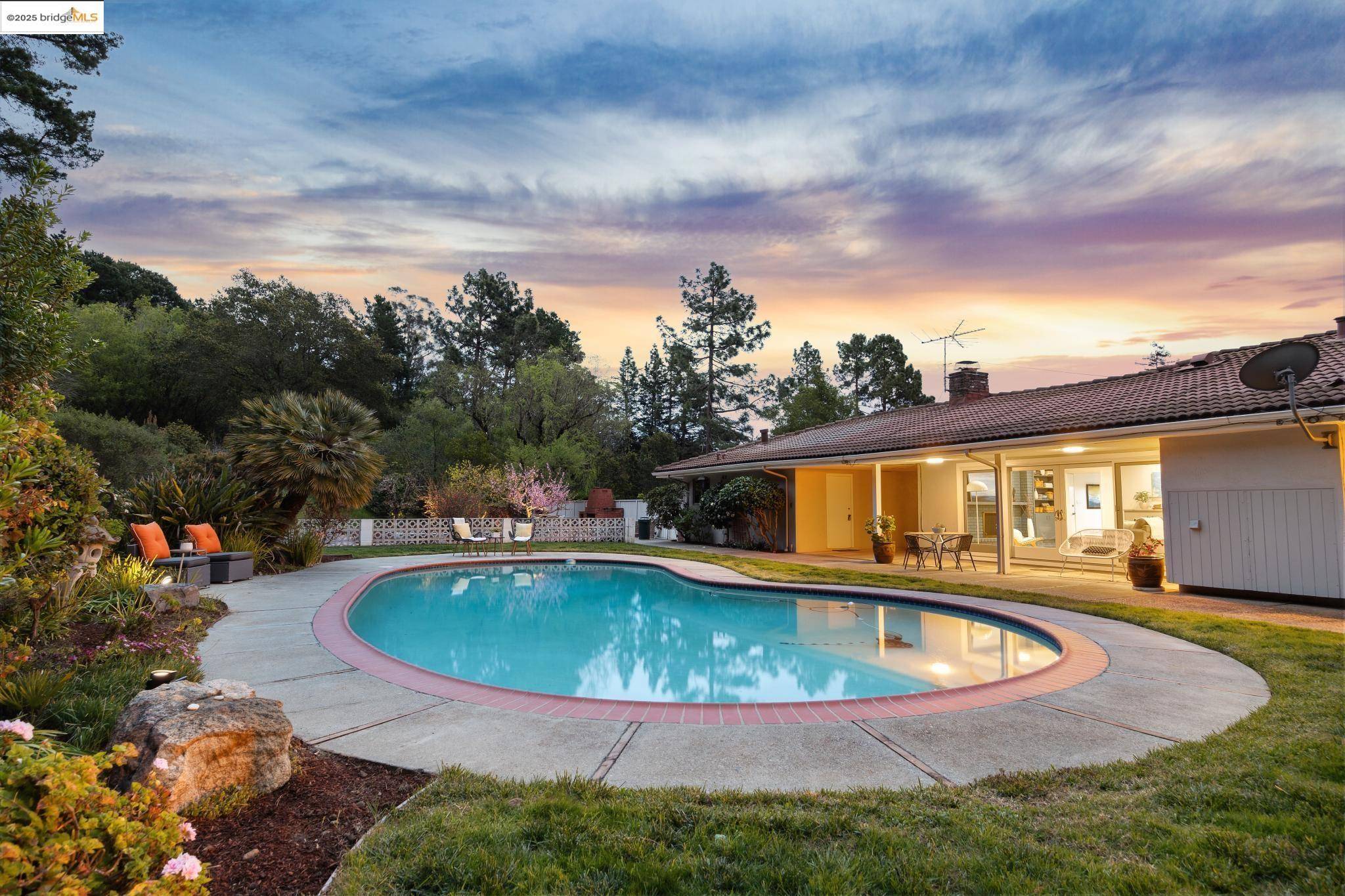 5484 Fernhoff Road, Oakland, CA 94619