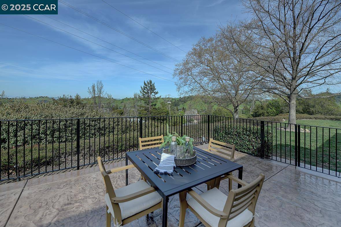 2009 Ptarmigan Dr #2, Walnut Creek, CA 94595